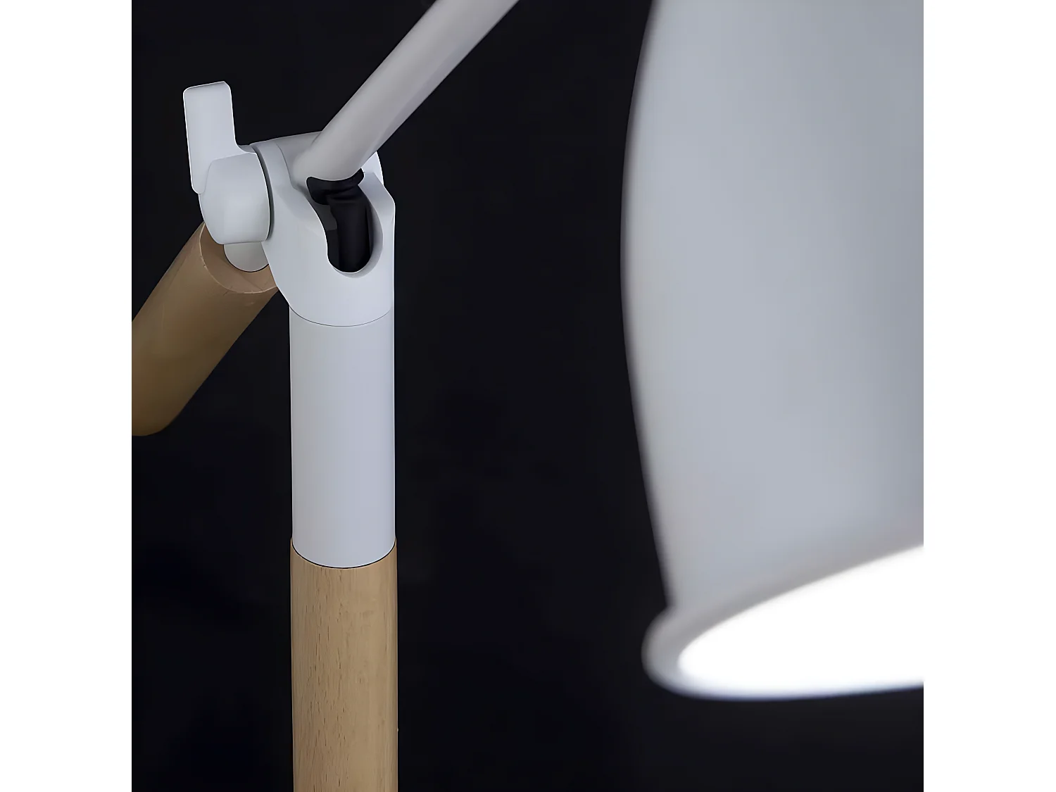 Flexo Articulado Modelo Ristori Blanco-madera