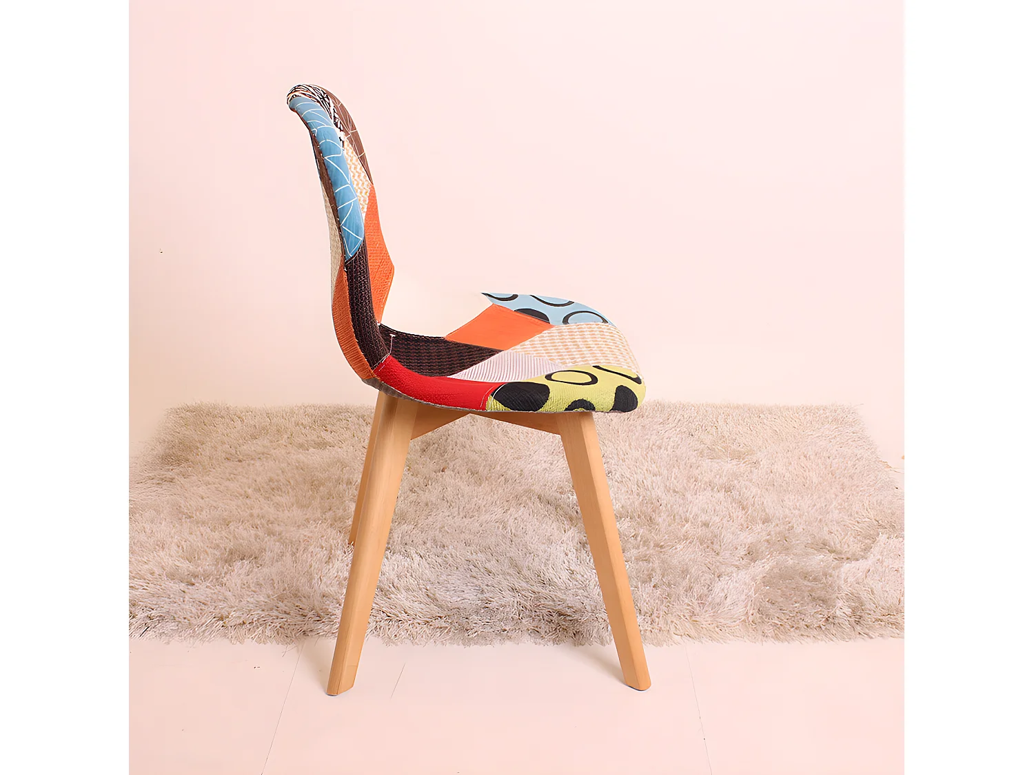 Lot de 6 chaises patchwork scandinave - Tissu recouvert de pieds en bois - Multicolore