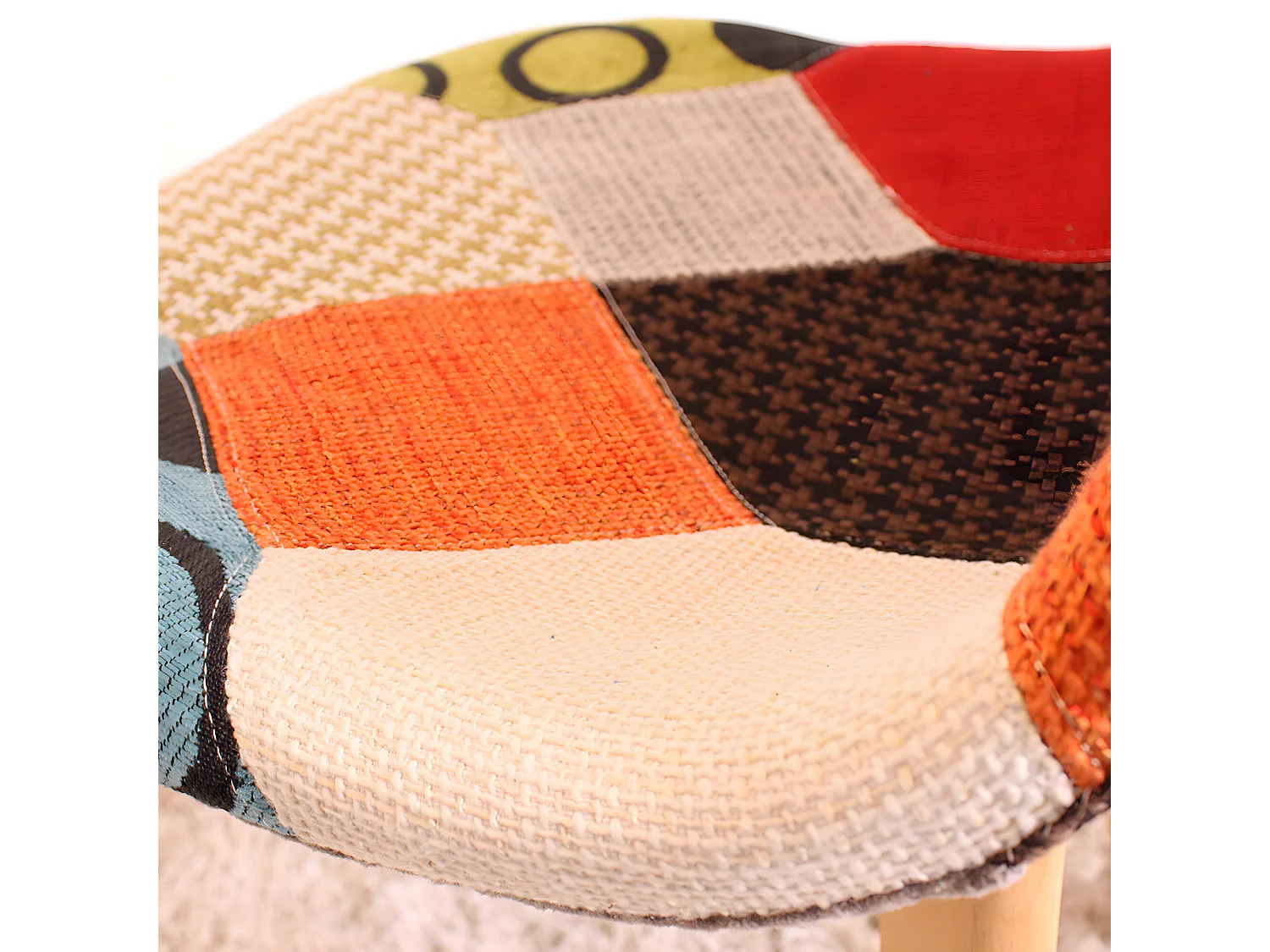 Set mit 4 skandinavischen-Patchwork-Stühlen – Stoffbezug mit Holzbeinen – Mehrfarbig