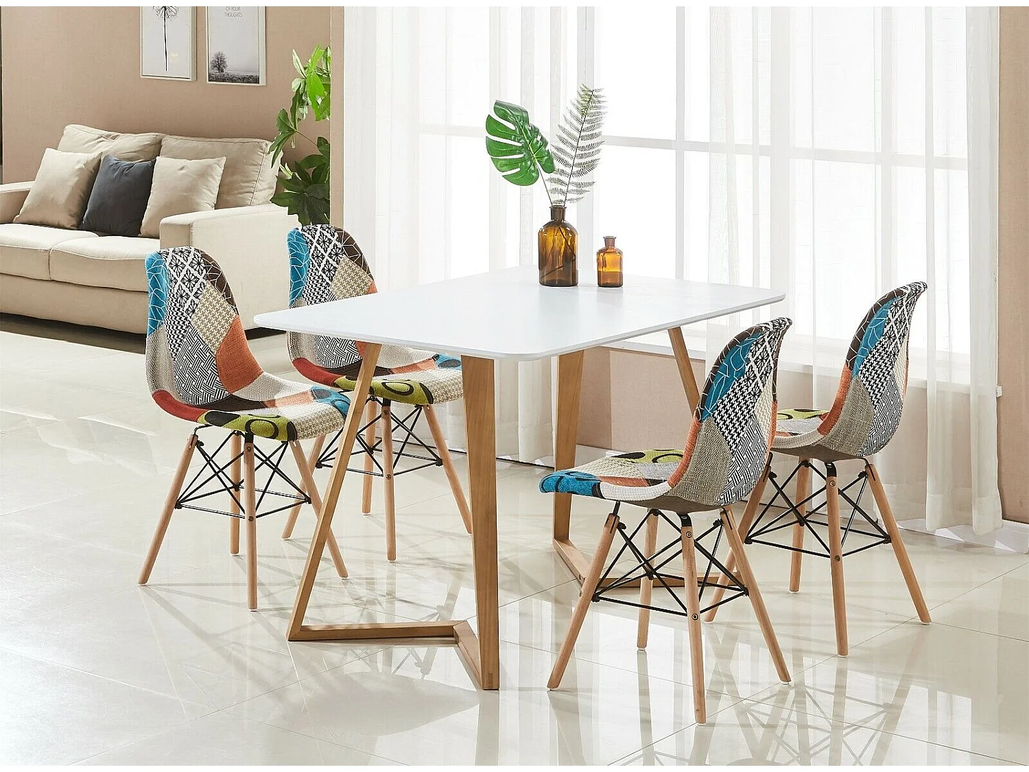 Set mit 4 Moda-Patchwork-Tulpenstühlen – Stoffbezug mit Holzbeinen – Mehrfarbig