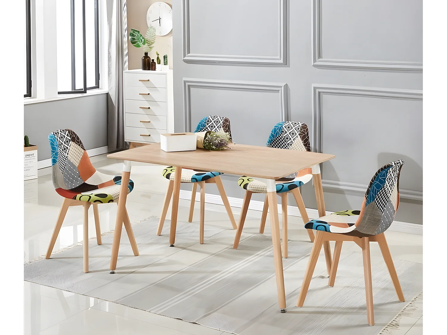 Set mit 2 skandinavischen-Patchwork-Stühlen – Stoffbezug mit Holzbeinen – Mehrfarbig