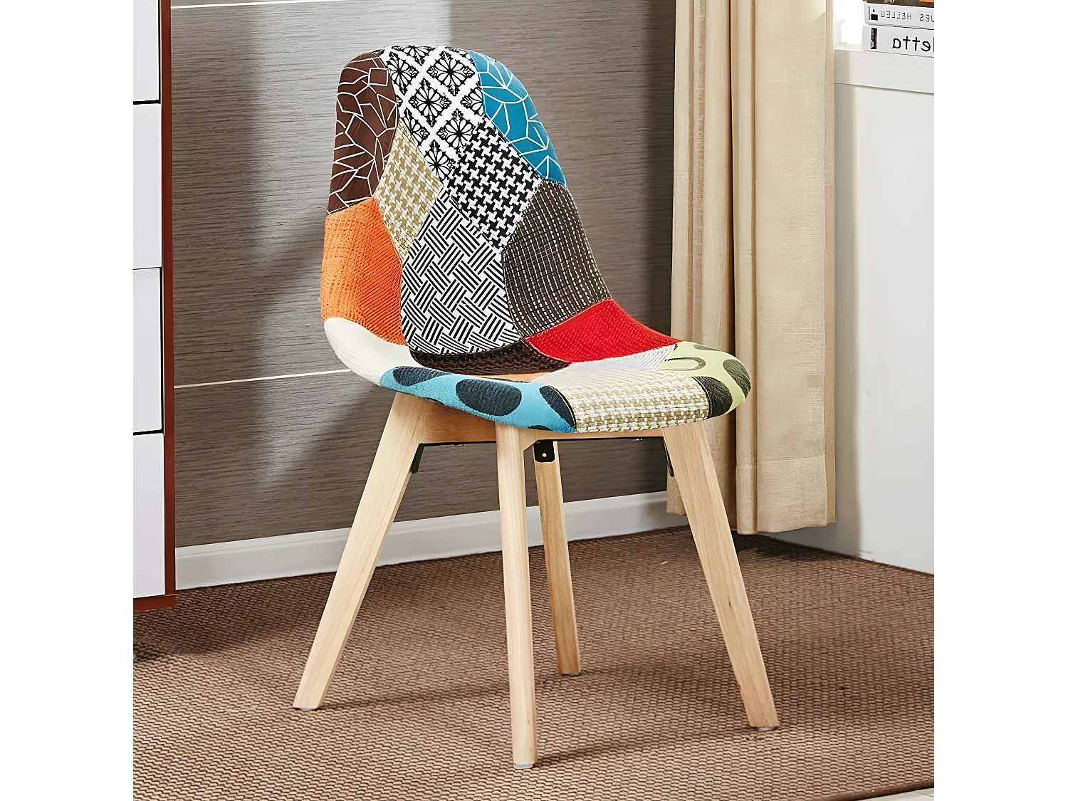 Set mit 2 skandinavischen-Patchwork-Stühlen – Stoffbezug mit Holzbeinen – Mehrfarbig