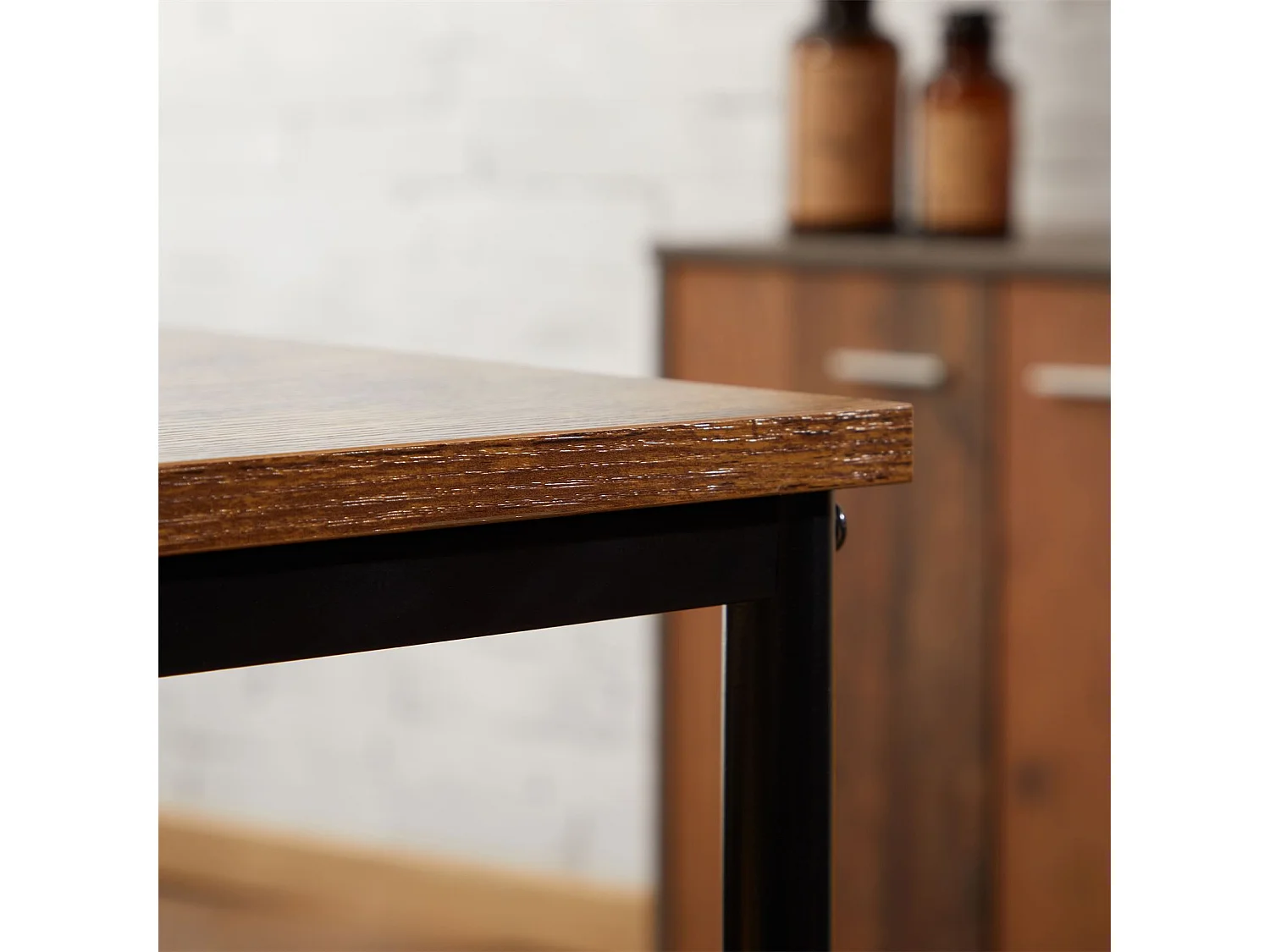 Bureau IZEDA style industriel avec structure en métal et plateau en fibres de bois couleur brun rustique