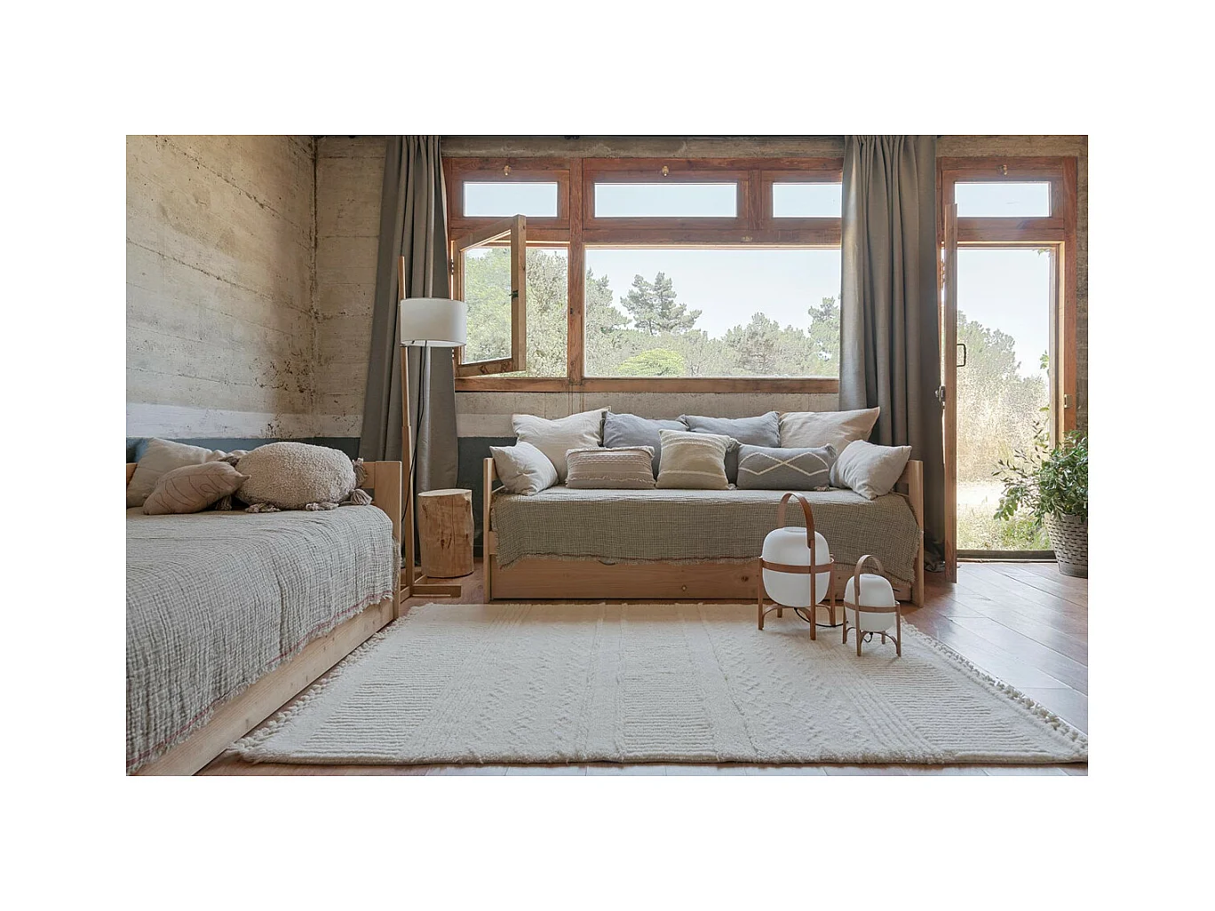 Alfombra de lana crema con líneas y tirantes - 140 x 200 CM