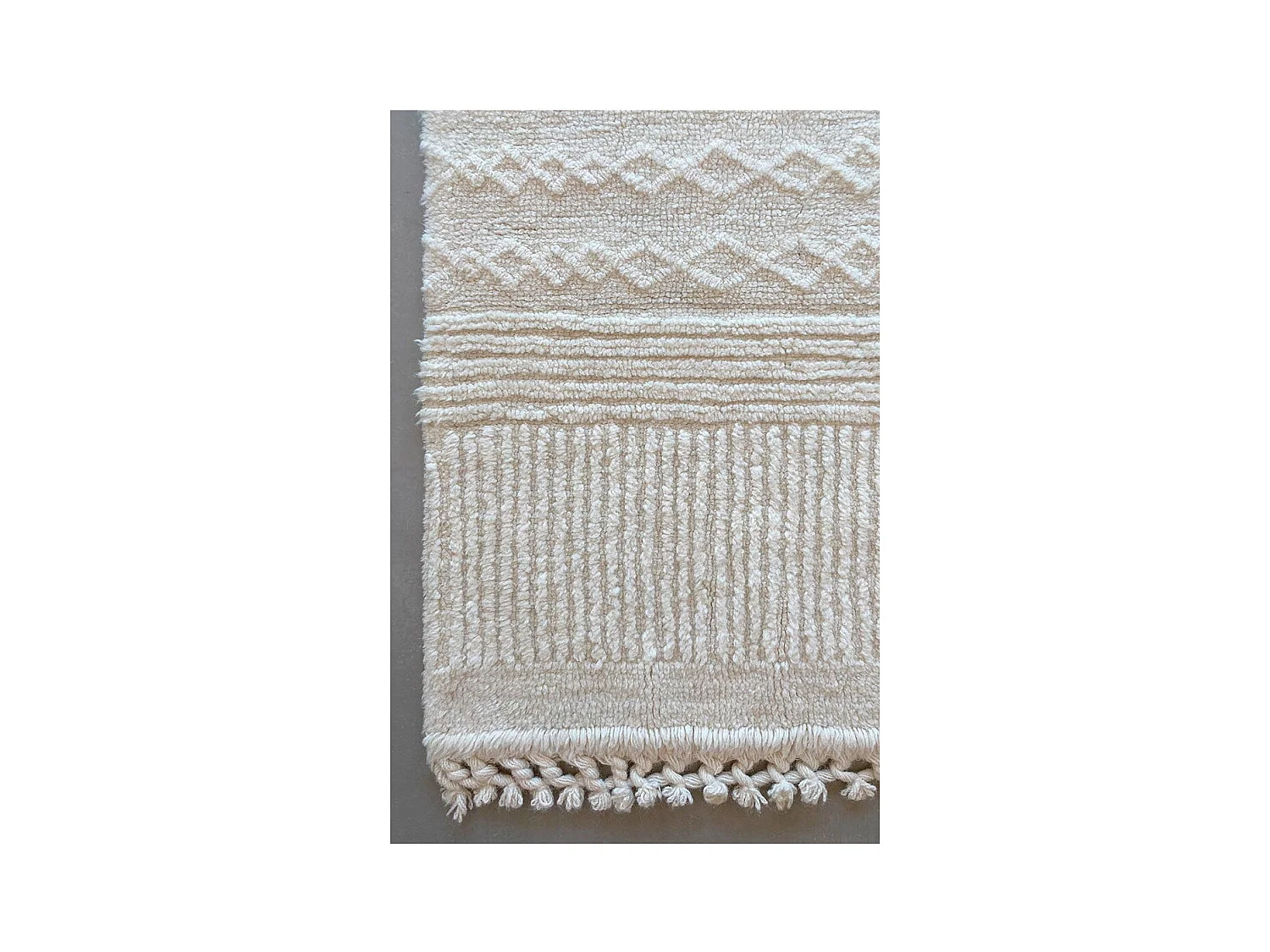 Alfombra de lana crema con líneas y tirantes - 140 x 200 CM