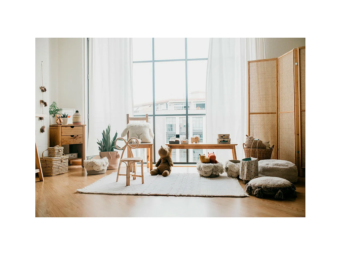 Alfombra de lana crema con líneas y tirantes - 140 x 200 CM