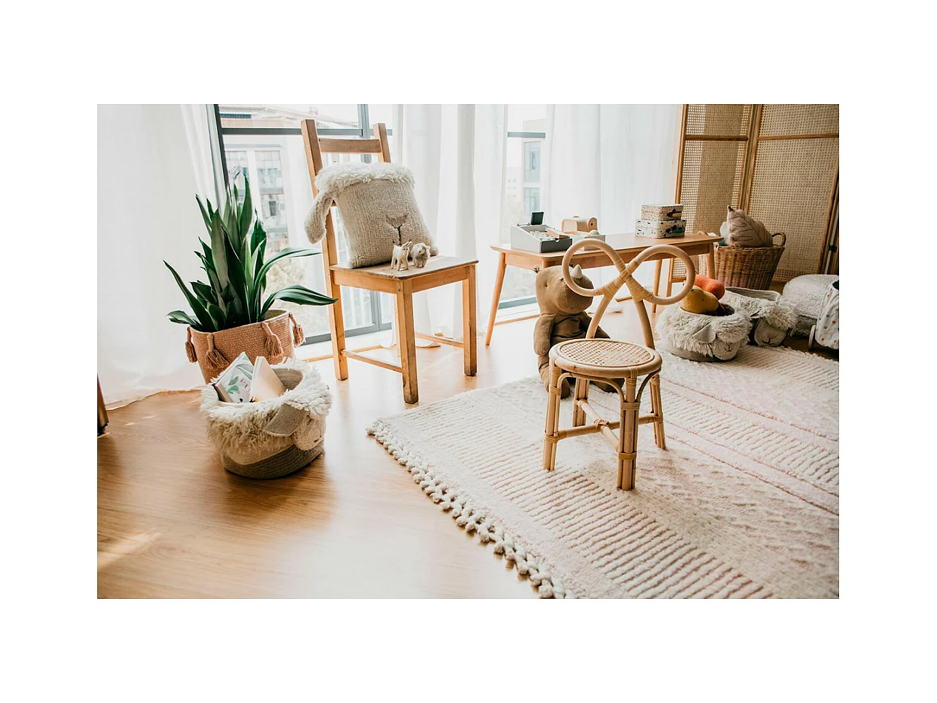 Alfombra de lana crema con líneas y tirantes - 140 x 200 CM