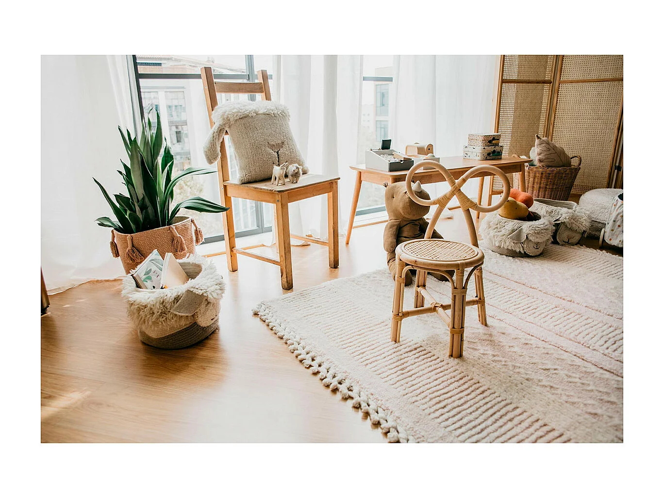 Alfombra de lana crema con líneas y tirantes - 120 x 170 CM