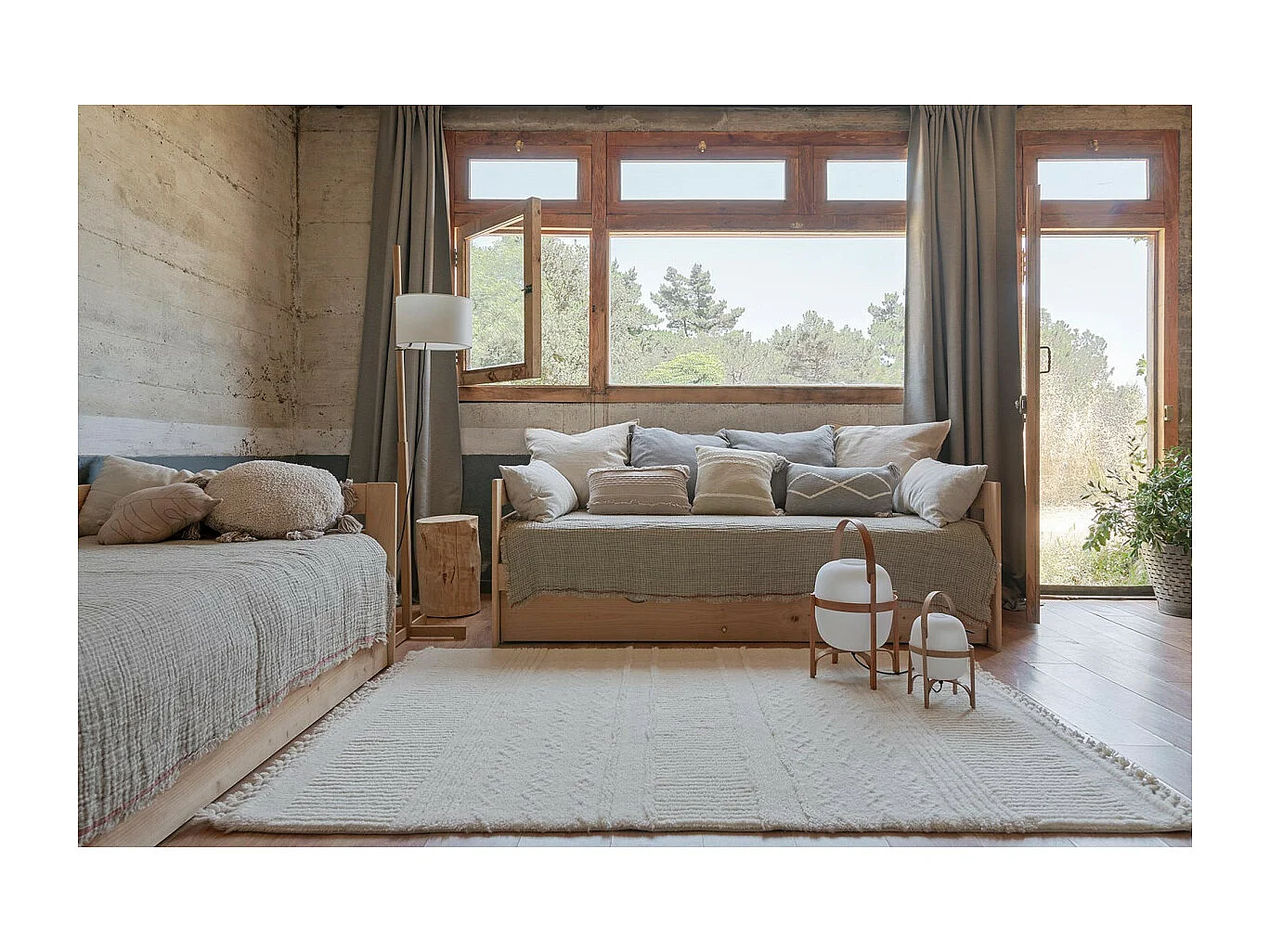 Alfombra de lana crema con líneas y tirantes - 120 x 170 CM