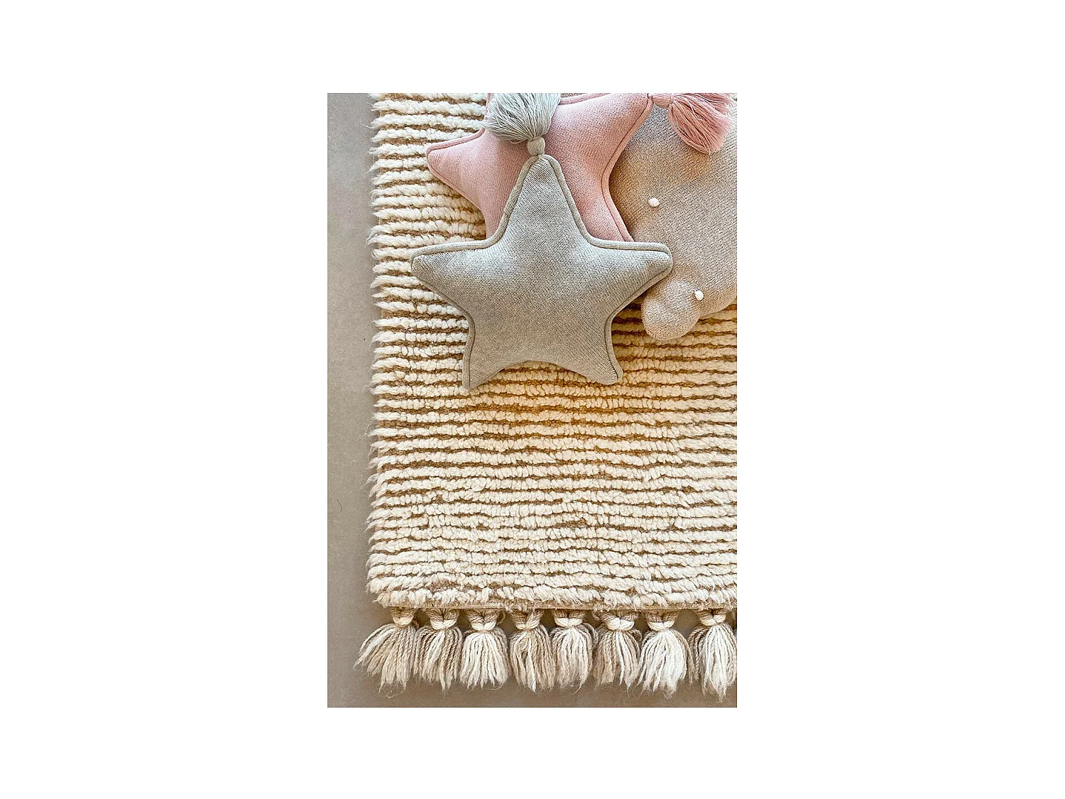 Alfombra de lana beige y blanca con borlas - 120 x 170 CM