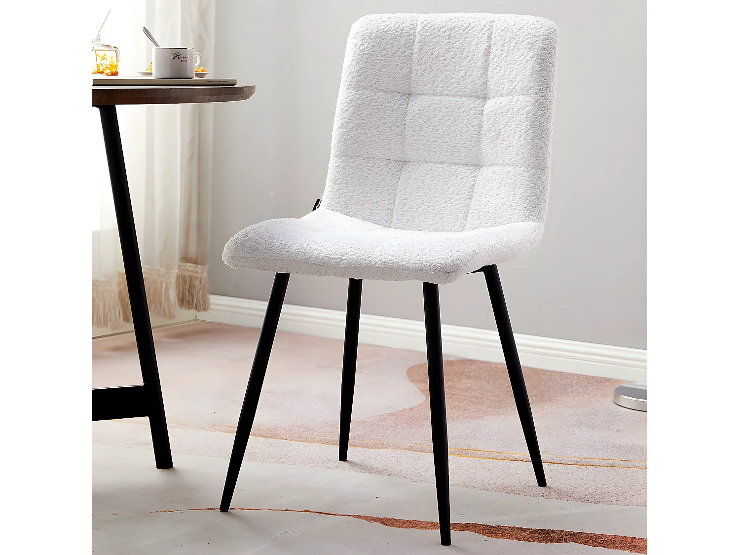 Lot de 2 chaises en tissu bouclette écru, piètement noir - Iggy