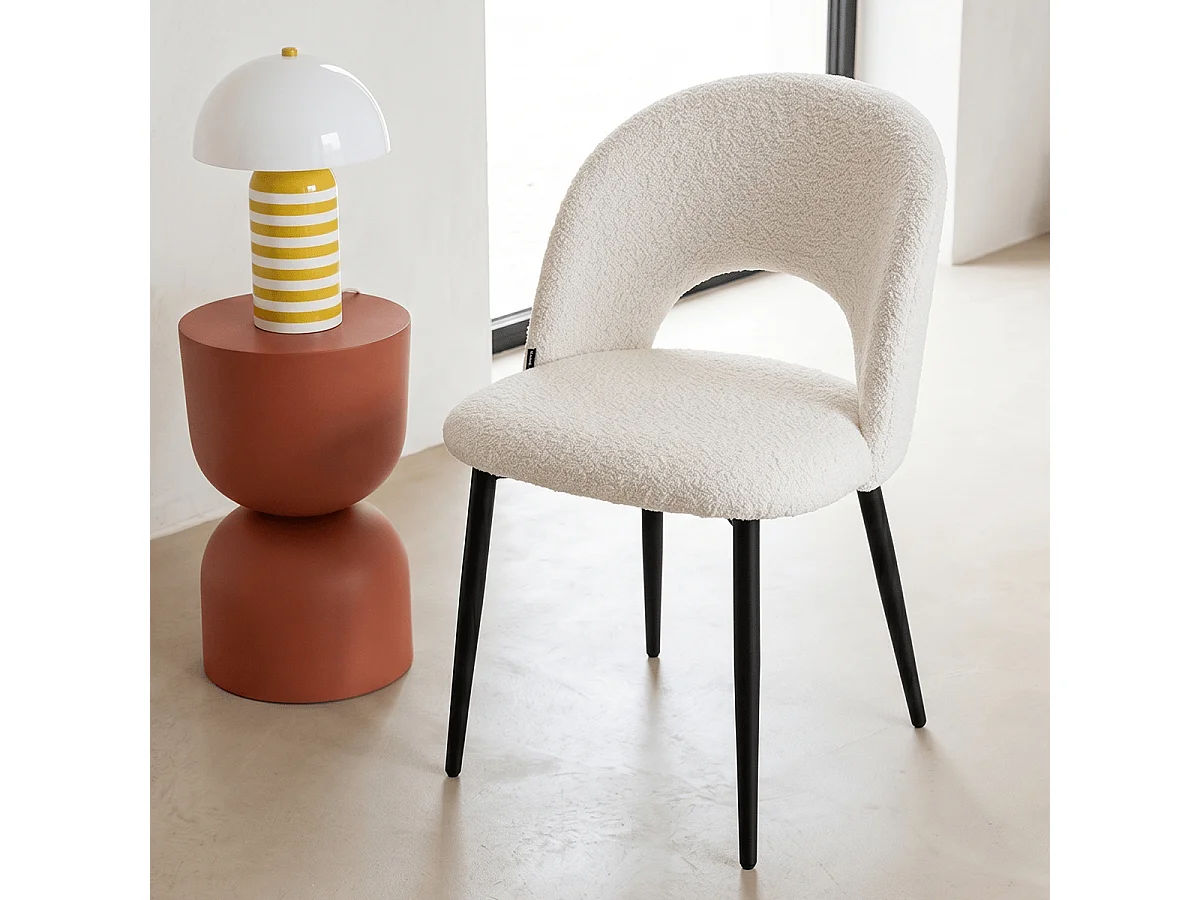 Lot de 2 chaises de salle à manger en tissu bouclette écru, piètement noir - Moss