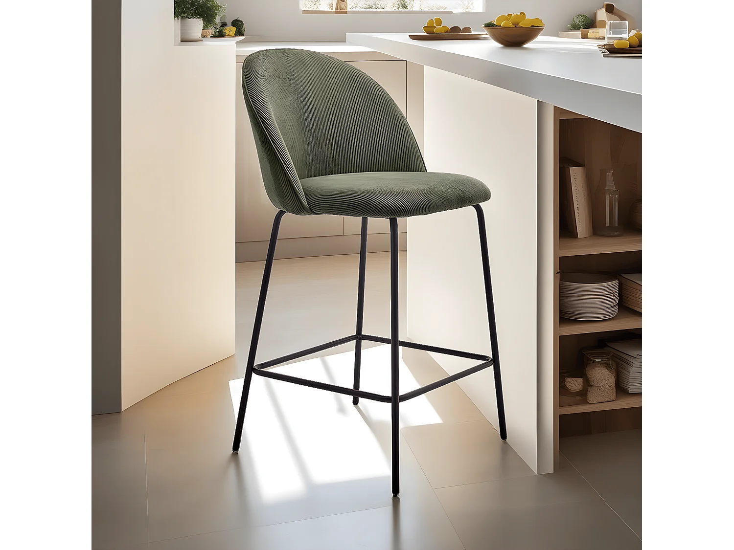 Lot de 2 tabourets de bar en velours côtelé vert, piètement noir - Alta