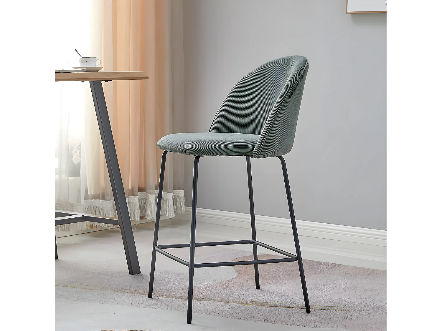 Lot de 2 tabourets de bar en velours côtelé vert, piètement noir - Alta