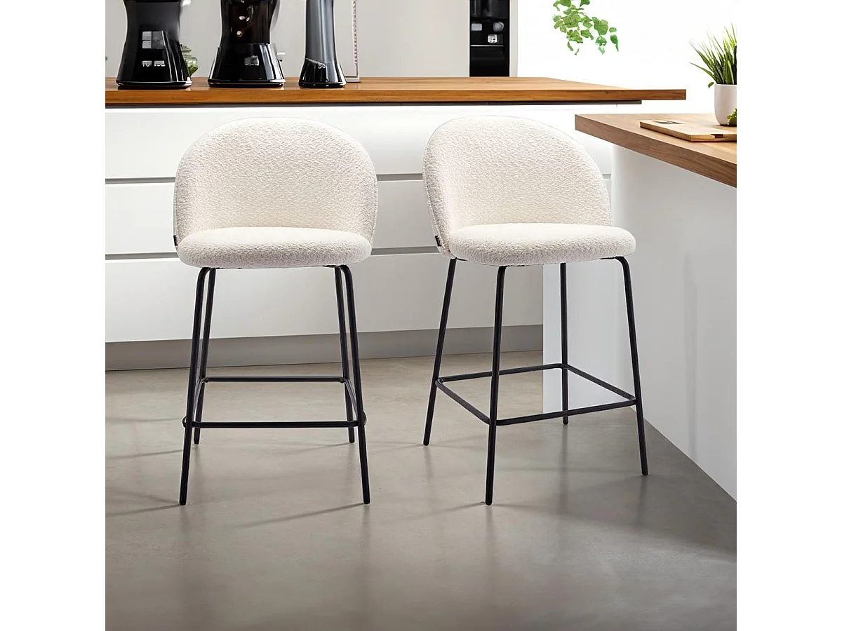 Lot de 2 tabourets de bar en tissu bouclette écru, piètement noir - Alta