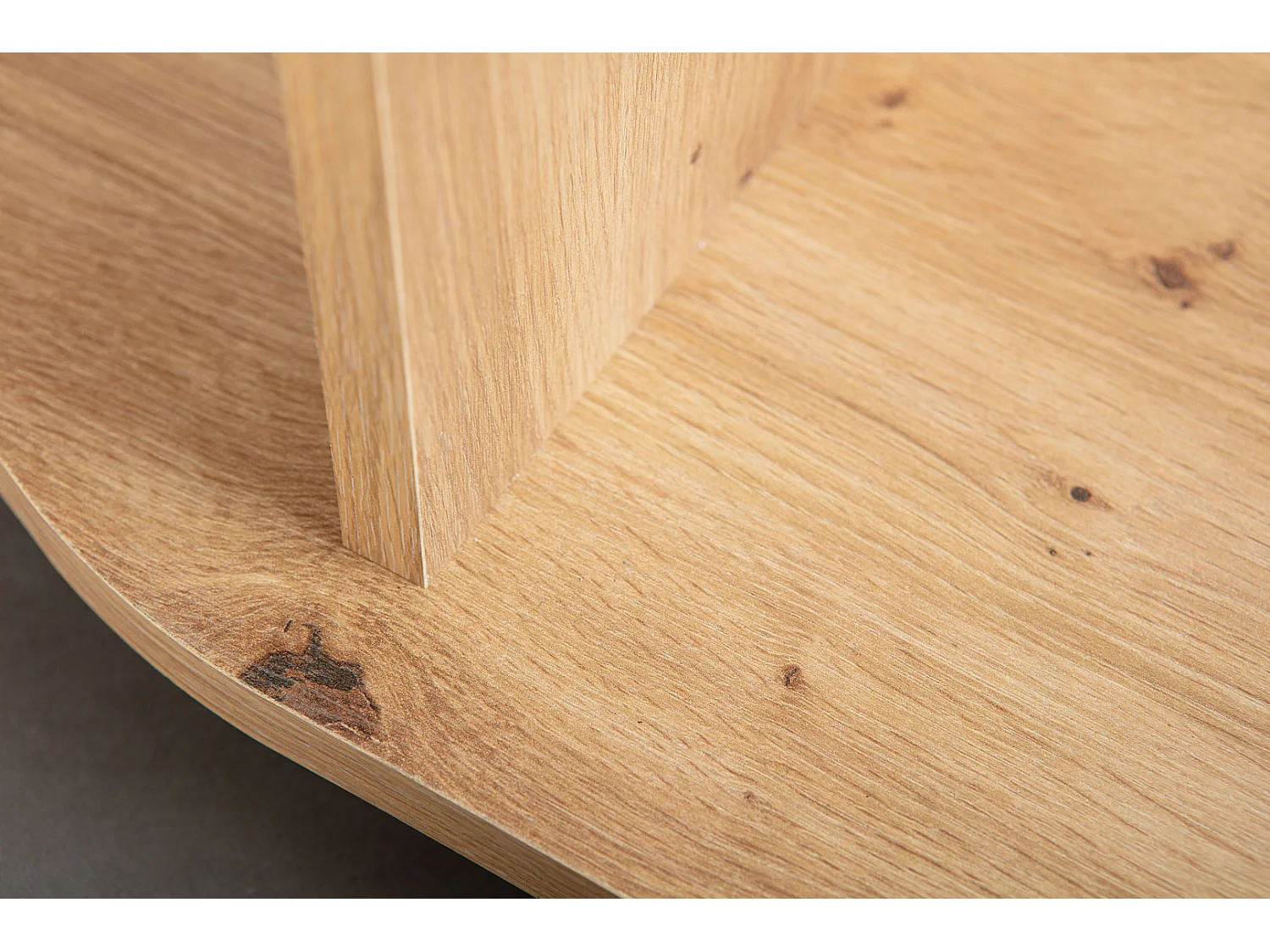 Escritorio Addu 1 estante para teclado, 4 ruedas, 1 compartimento de almacenamiento, decoración artesanal de roble.