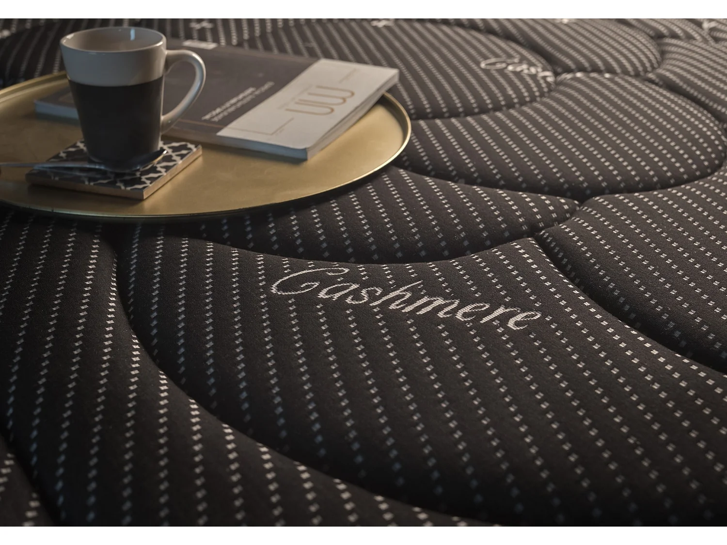 Matelas Viscoélastique 135x180 Cachemire Confort Nuit Hauteur 30cm Fermeté Moyenne-Haute.