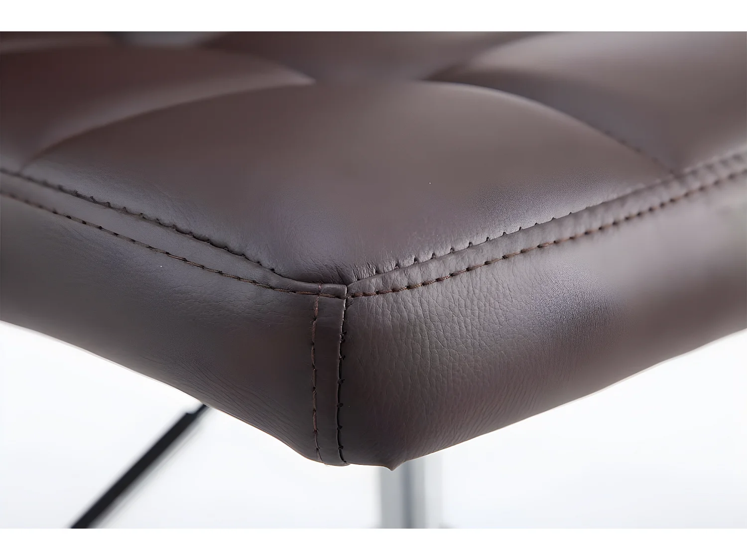 Lot de 2 chaises de salle à manger style moderne et design en synthétique marron hauteur réglable pivotant pieds en métal 10_CDS10088