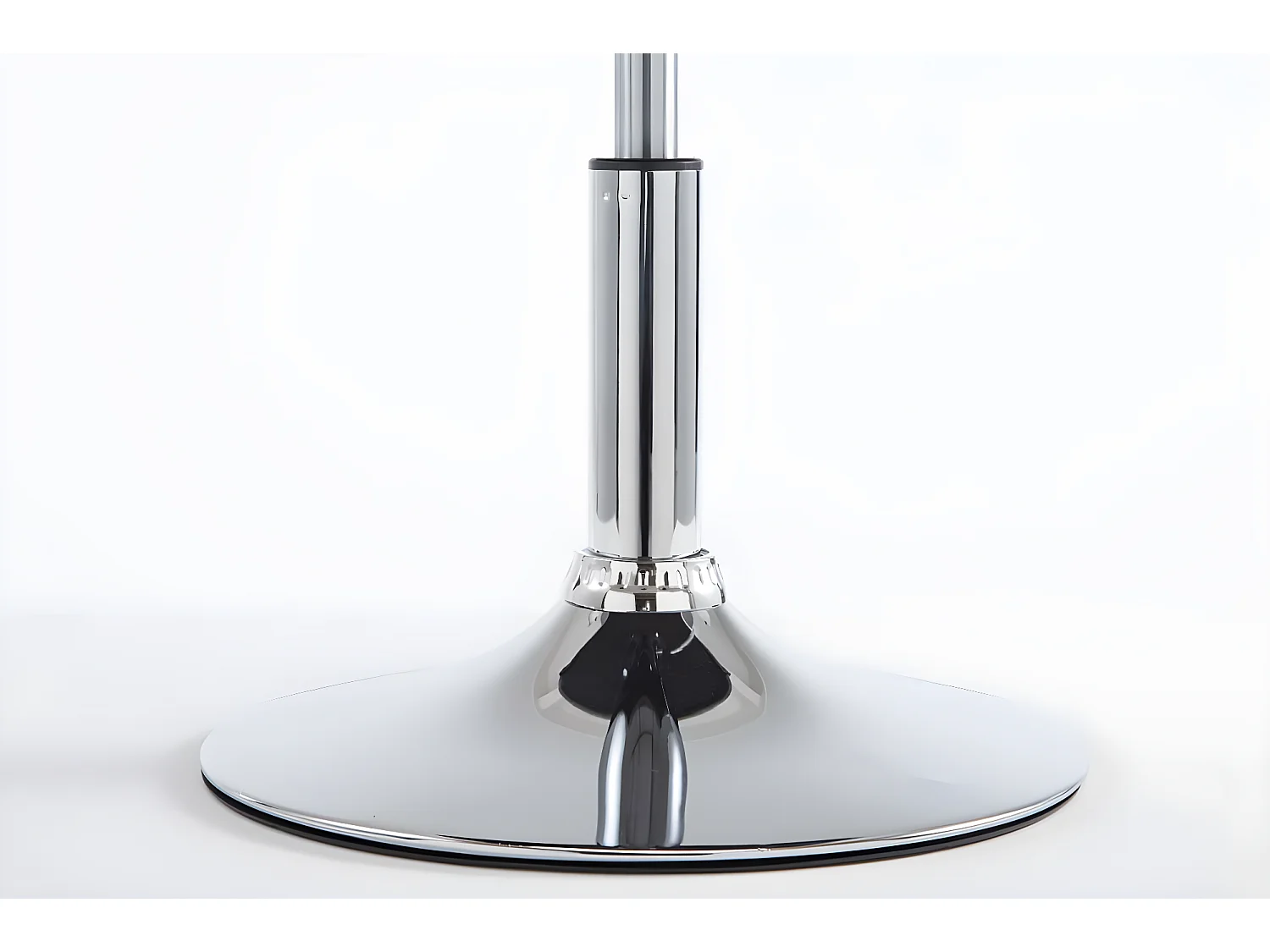 Lot de 2 chaises de salle à manger style moderne et design en synthétique marron hauteur réglable pivotant pieds en métal 10_CDS10088