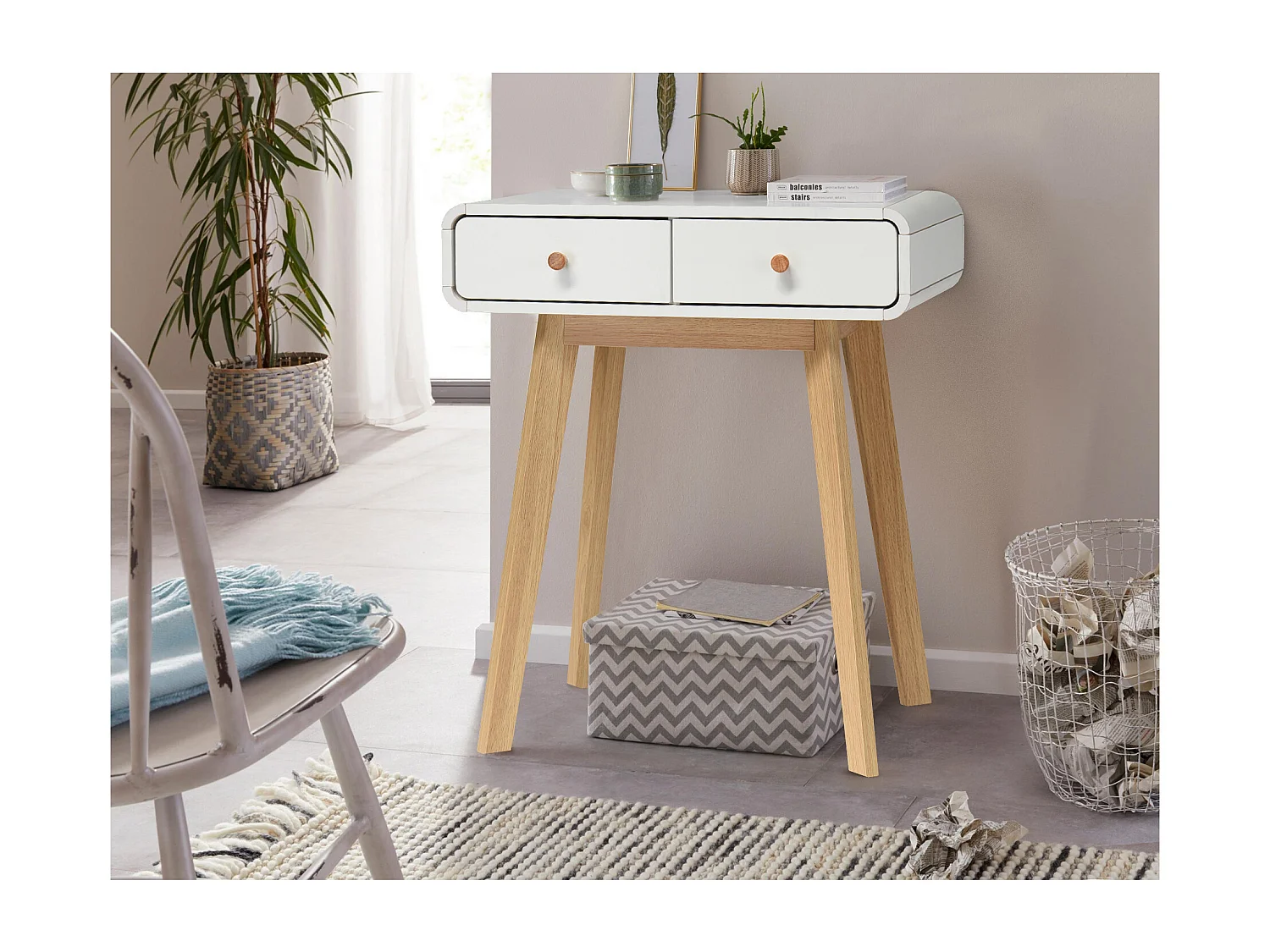 Schreibtisch mit 2 Schubladen aus weißem Spanplattenmaterial