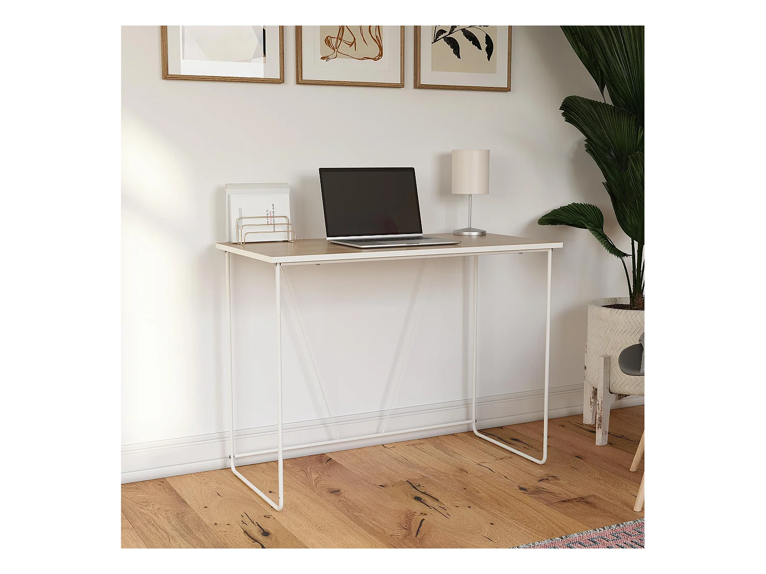 Mesa de ordenador en naturaleza de aglomerado y estructura en metal