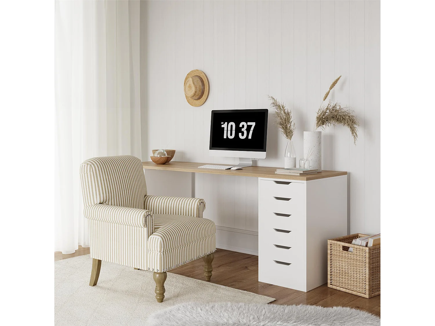 Cadeira decorativa em linho bege com riscas