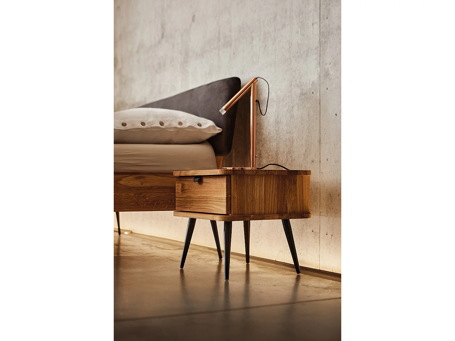 KULA - Nachttisch mit Schublade aus Wildeiche, naturgeölt