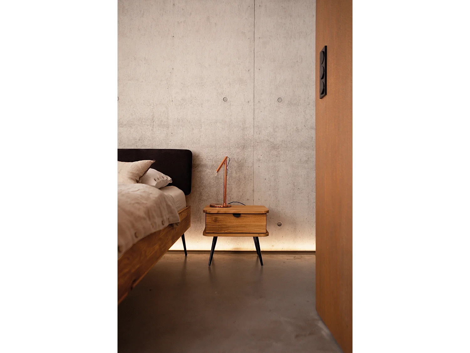 KULA - Nachttisch mit Schublade aus Wildeiche, naturgeölt