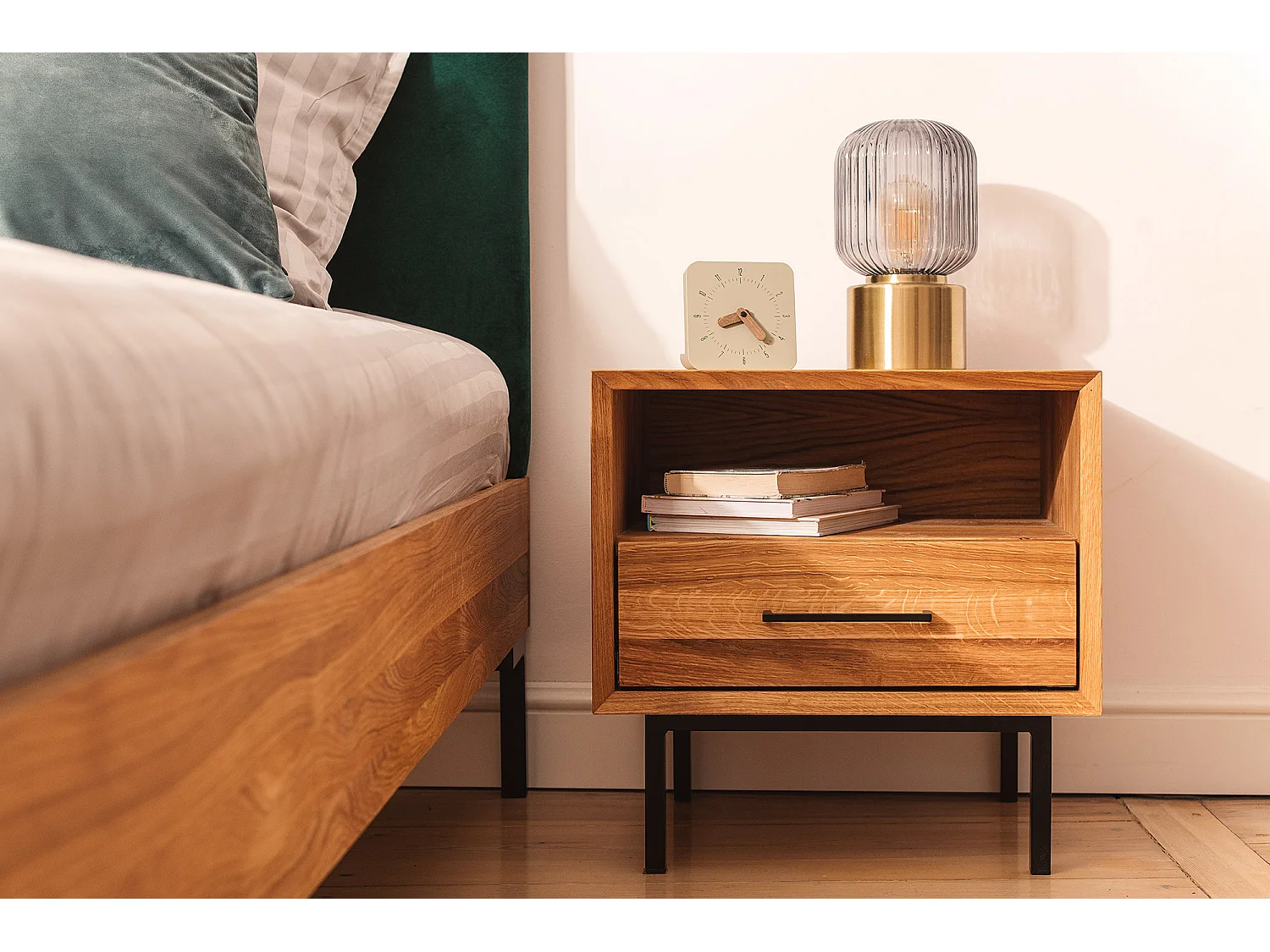 ABIES - Nachttisch mit Schublade aus Wildeiche, naturgeölt