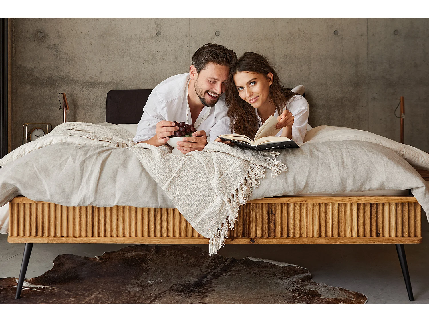 KULA - Bett mit Polsterkopfteil 100 x 200 aus Wildeiche naturgeölt