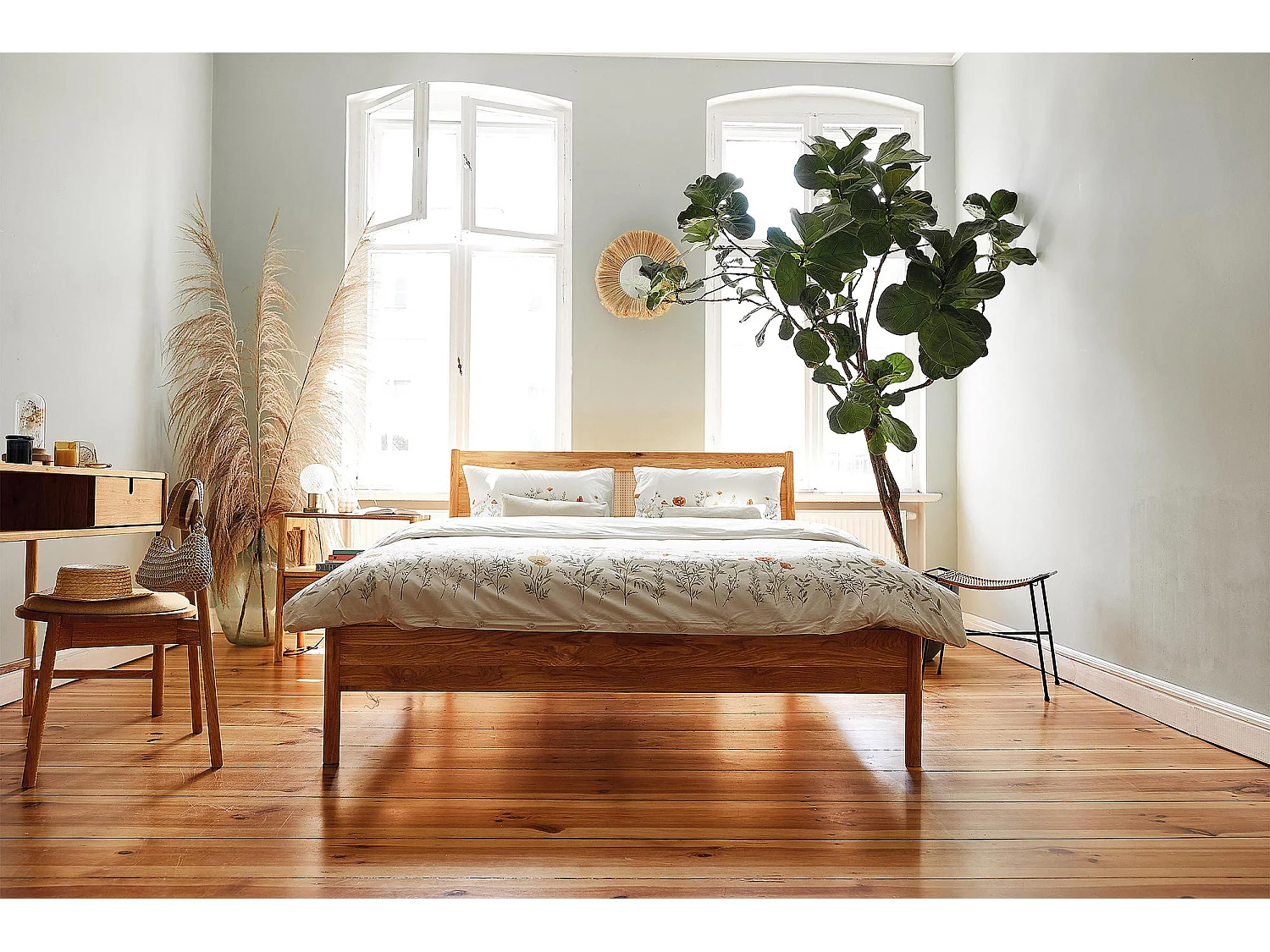 POLA - Bett mit Rattankopfteil 160 x 200 aus Wildeiche lackiert