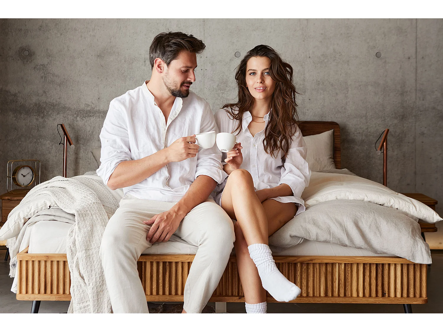 KULA - Bettgestell mit Holzkopfteil 160 x 200 aus Wildeiche naturgeölt