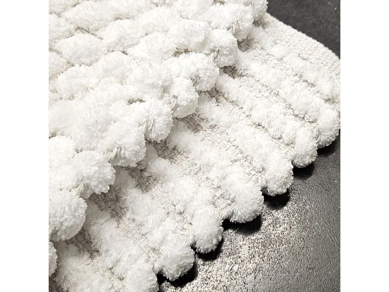 Lot 2 tapis de salle de bain 40 x 60 cm pompon blanc - MARIE