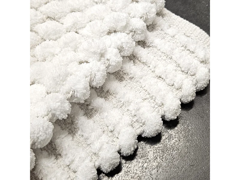 Tapis de salle de bain 40 x 60 cm mini pompon blanc - MARIE