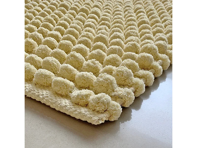 Tapis de salle de bain 40 x 60 cm pompon jaune clair - MARIE