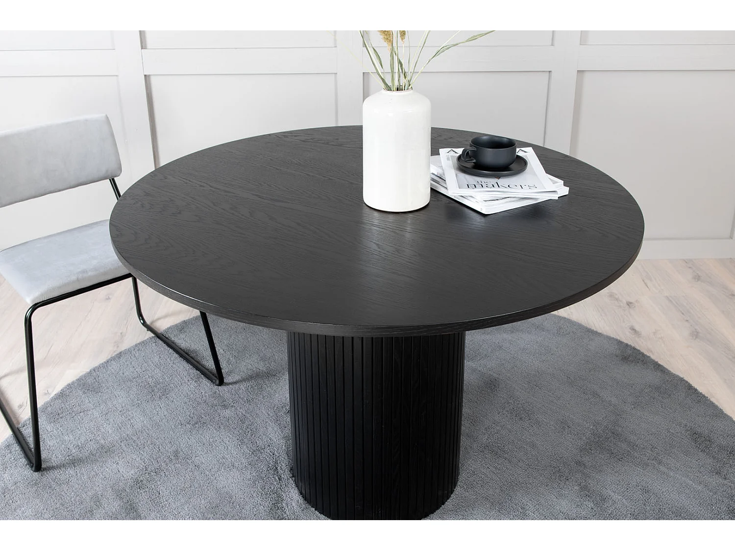 Bianca eetkamertafel Ø110cm zwart eik fineer.