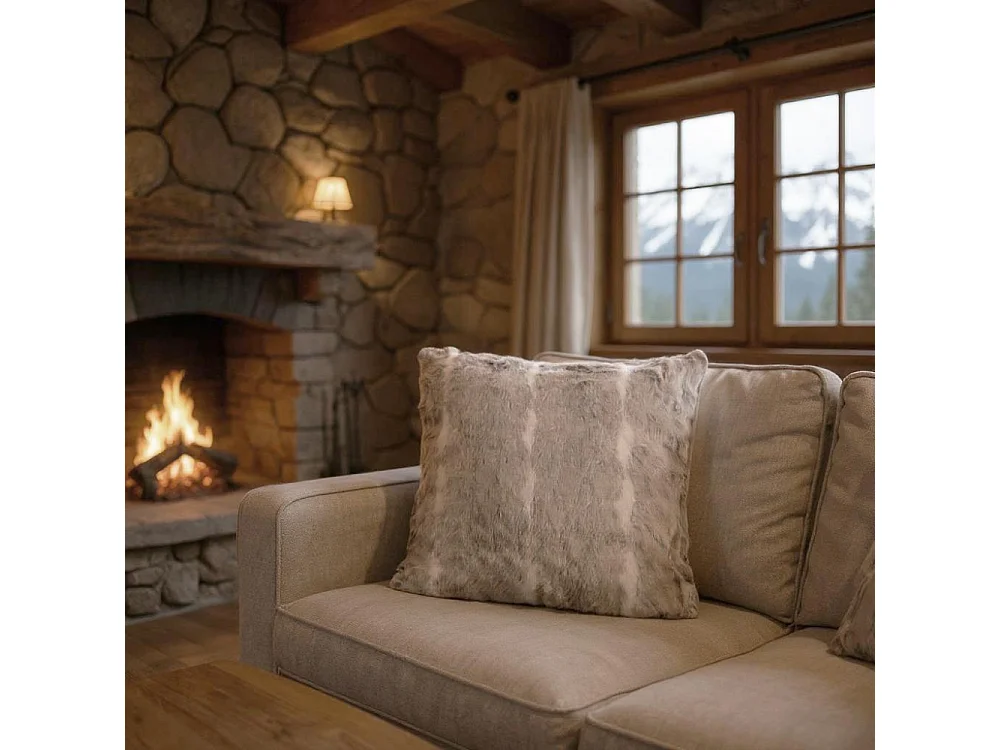 Coussin imitation fourrure 45 cm