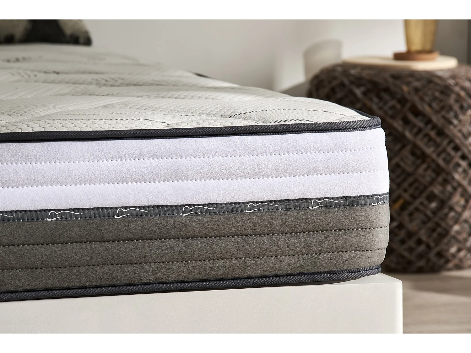 Matelas Visco 80x190 Latex Carbon Plus 27 cm +/-2 Fermeté moyenne-élevée.