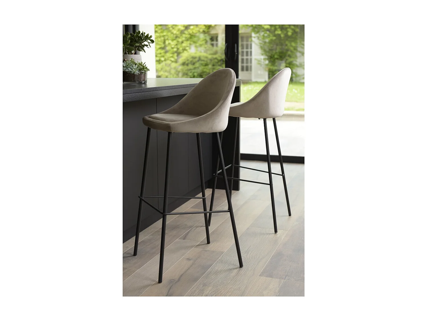 TOM - Lot de 2 tabourets bar hauteur 80cm pieds noir velours beige