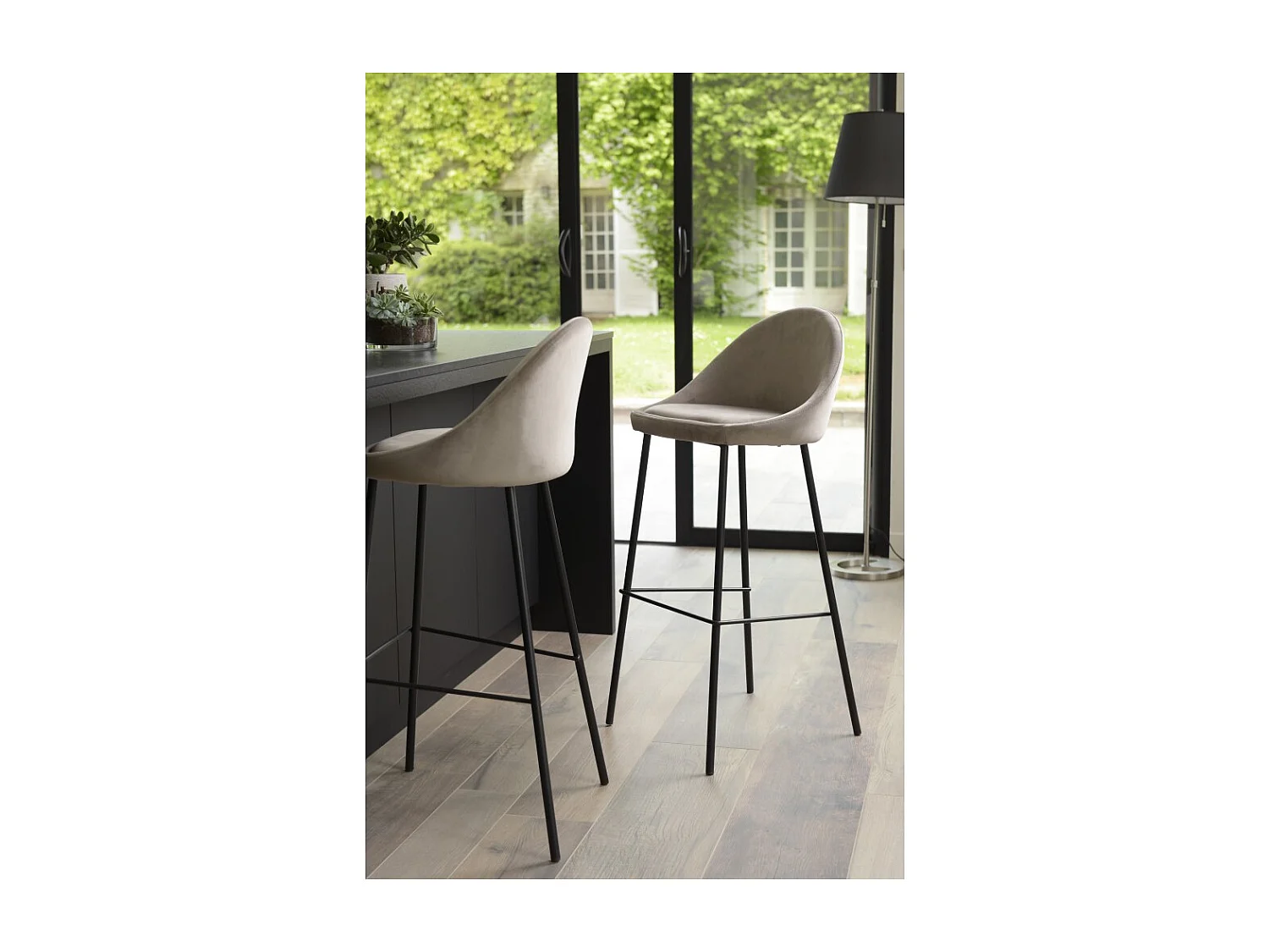 TOM - Lot de 2 tabourets bar hauteur 80cm pieds noir velours beige