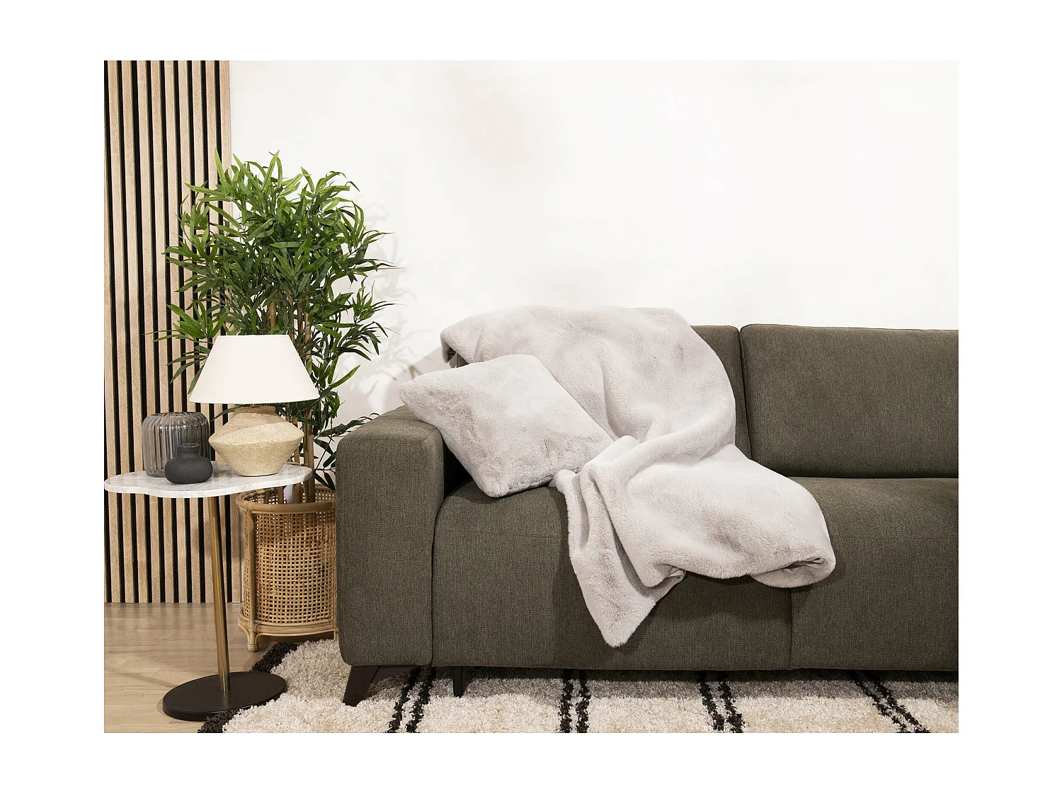 Lot de 2 coussins en fausse fourrure grise 59x59cm