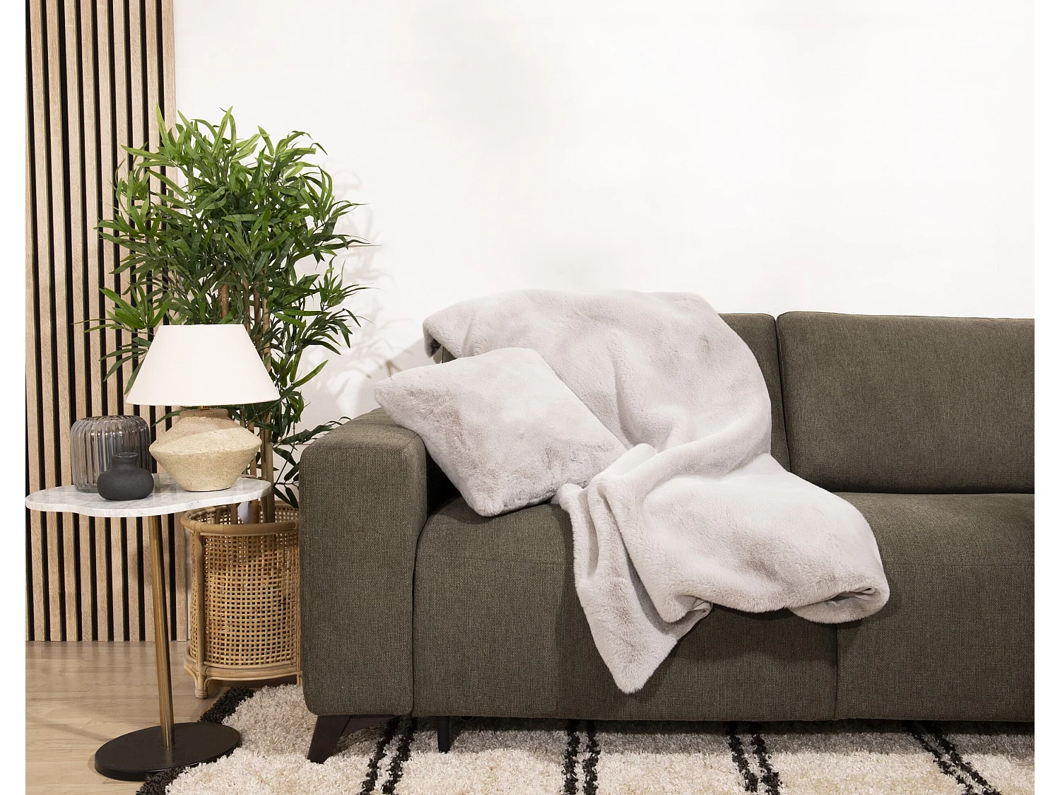 Lot de 2 coussins en fausse fourrure grise 45x45cm