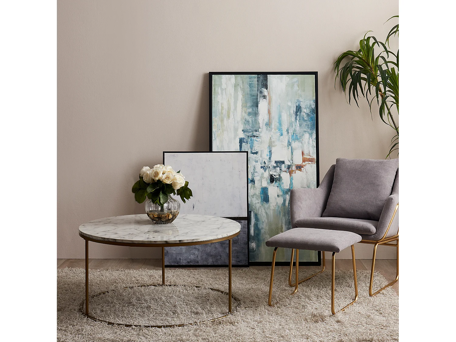 Table basse ronde en bois effet faux marbre pieds métal doré laiton