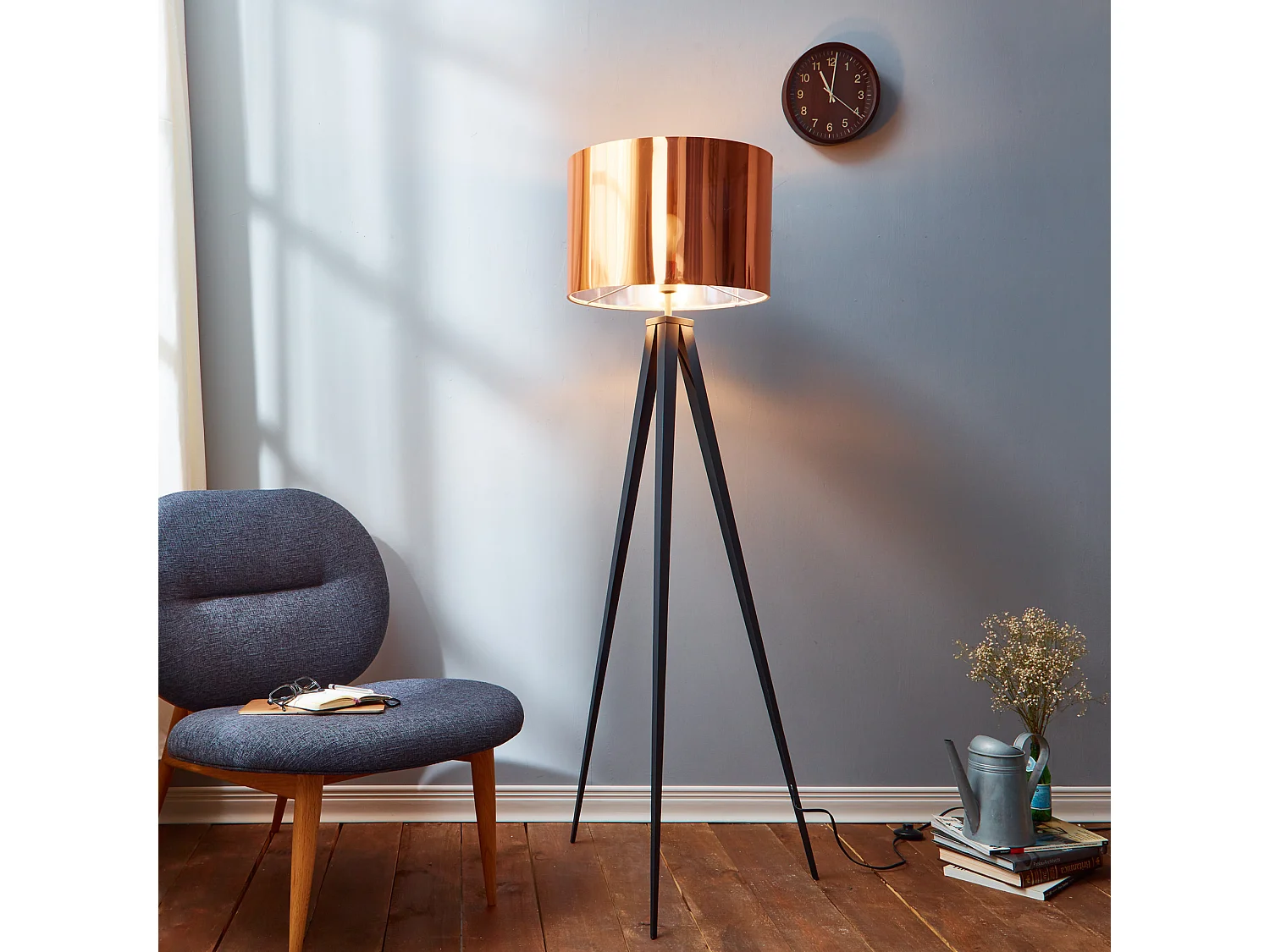Lampadaire trépied lampe de salon sur pied noir abat-jour cuivré Romanza