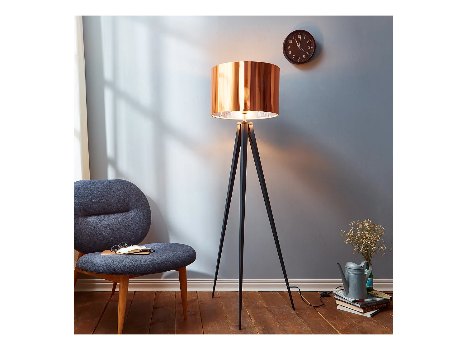 Lampadaire trépied lampe de salon sur pied noir abat-jour cuivré Romanza
