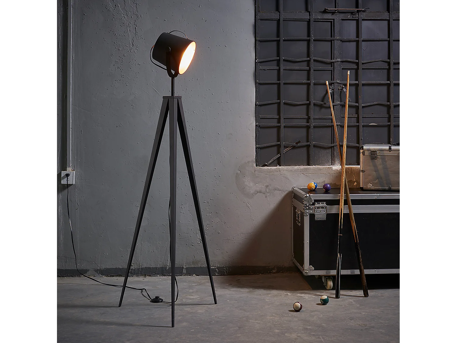 Lampada da terra LED moderna treppiede oro rosato Teamson Home VN-L00021-EU