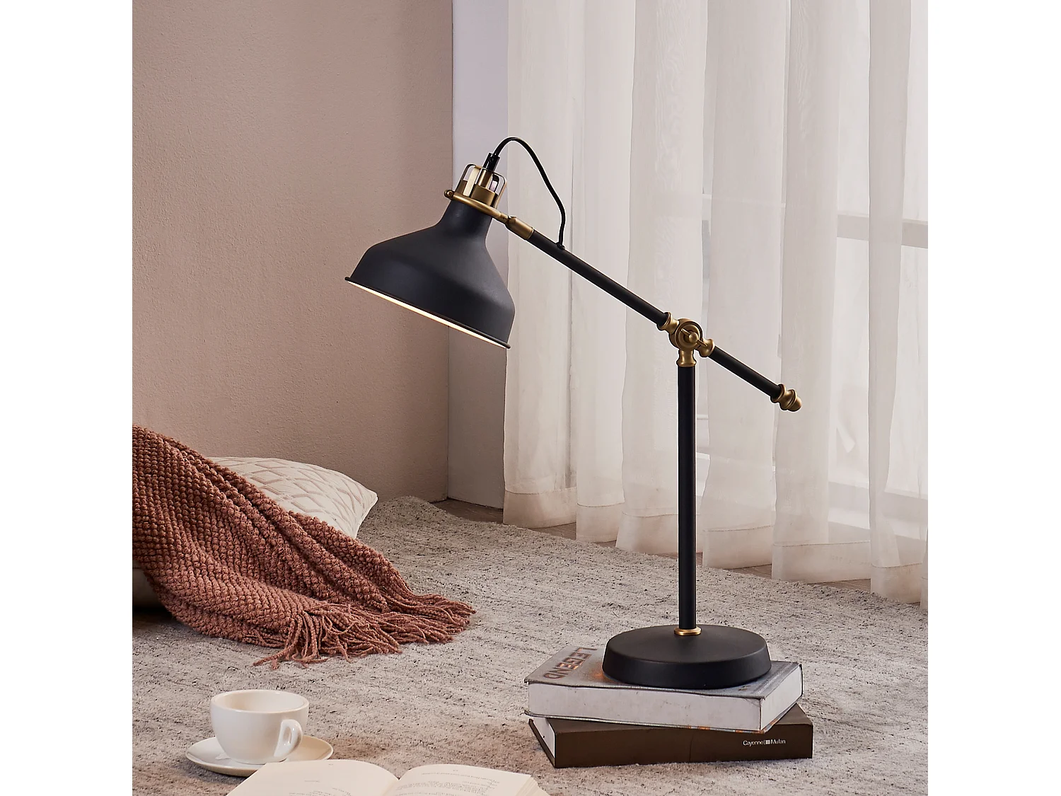 Lampe de chevet bureau à LED chic éclairage moderne noir dorée Mia Teamson Home