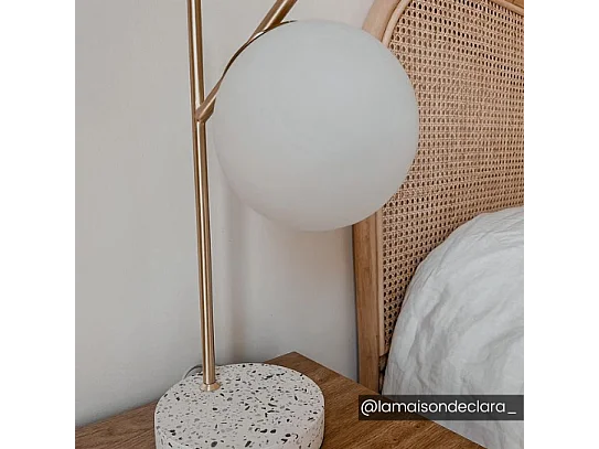 Candeeiro de mesa estilo vintage LULLABY - Base em terrazzo - 23x15x38 cm - Dourado