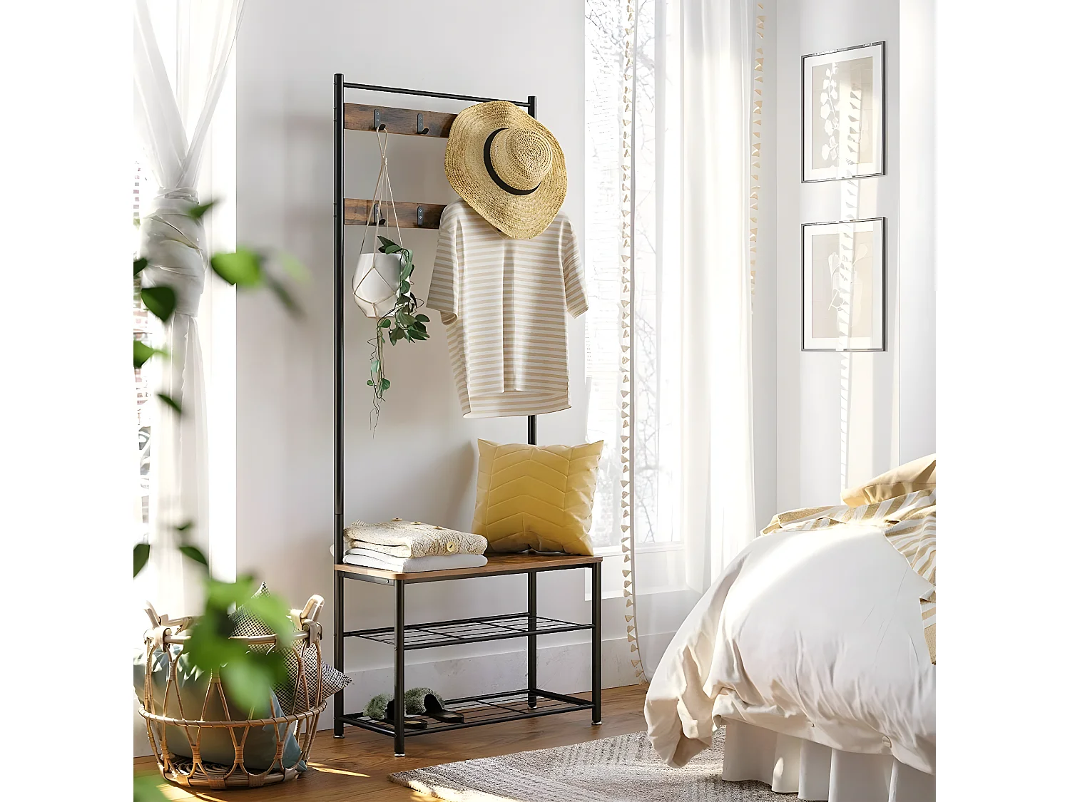 Vestiaire d'entrée avec patères et banc chaussures