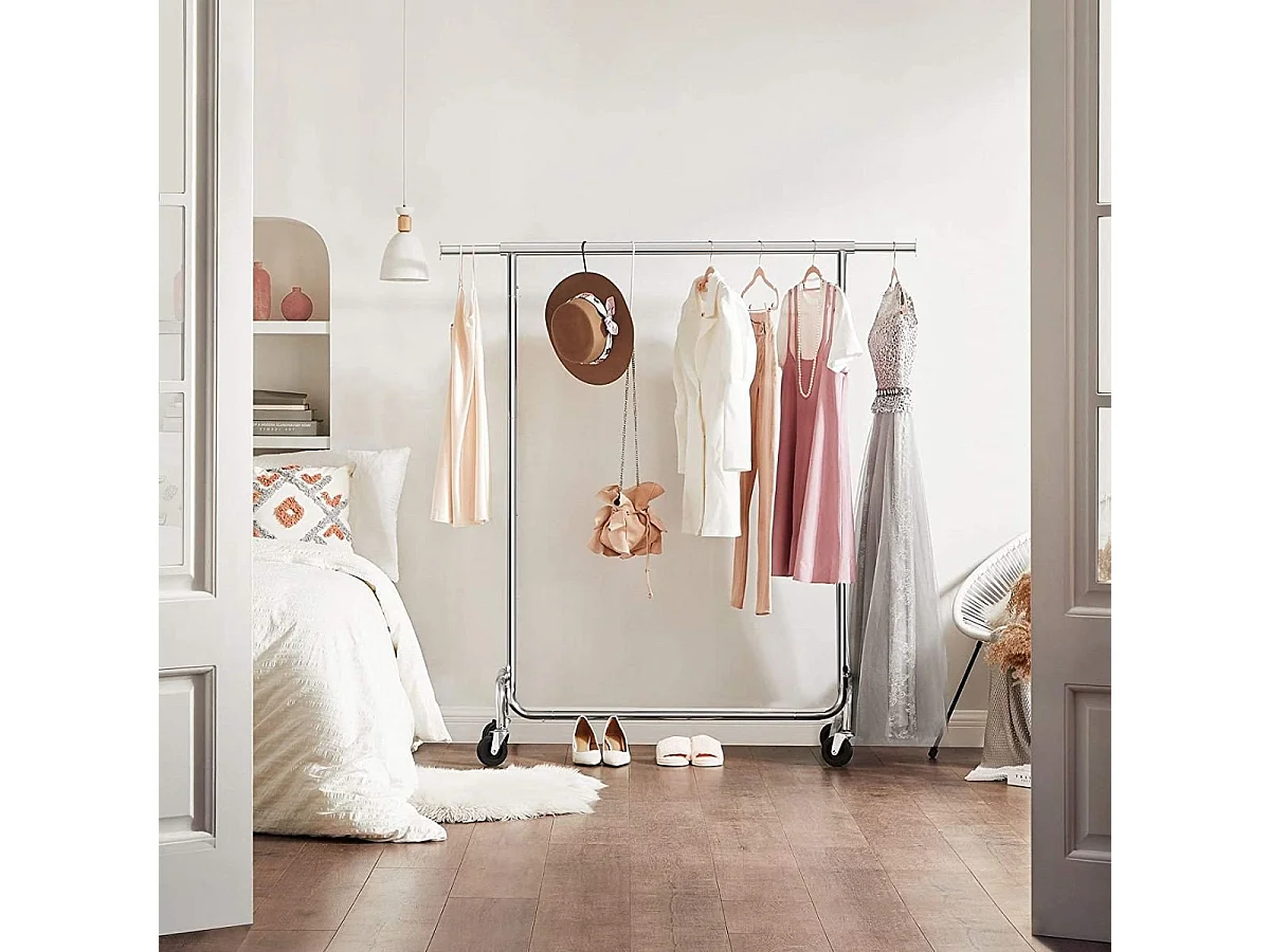 Porta abiti con asta estensibile da 110-150 cm su ruote